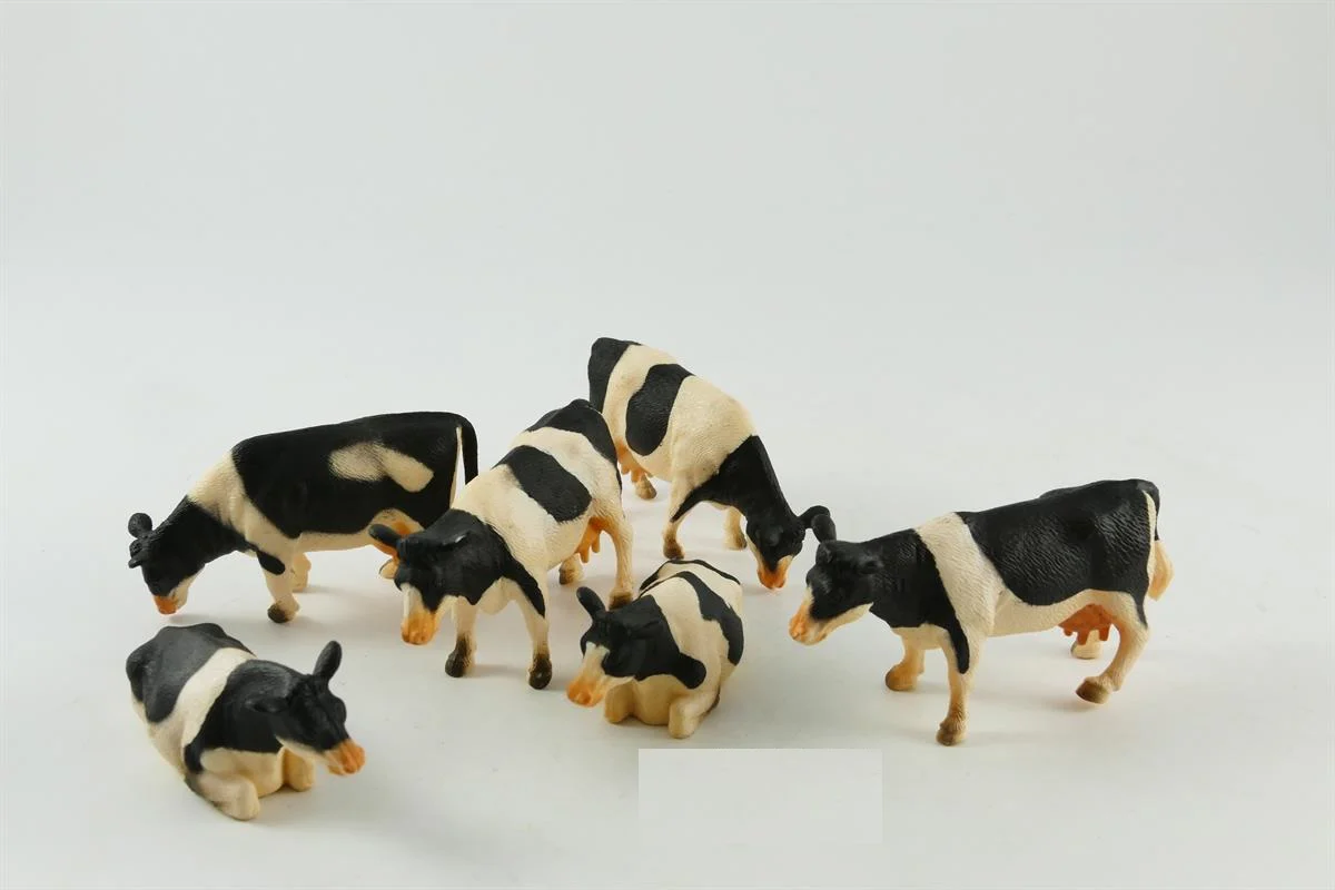 Mucca 1:32 nero bianco sdraiata in piedi 6 pezzi in confezione regalo - Image 2
